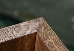 tammepuidust lillekast ratastel suur