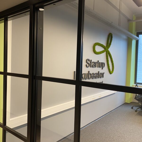 5EC7E745-4183-4235-8248-45D7249BB359