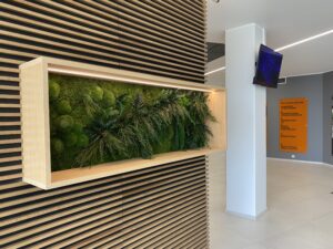 Ärimaja Tehnopolis taimedega valgustatud pilt. Säilitatud taimed led valgusega. Forgreenerlife.com