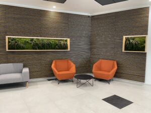 Ärimaja Tehnopolis taimedega valgustatud pilt. Säilitatud taimed led valgusega. Forgreenerlife.com