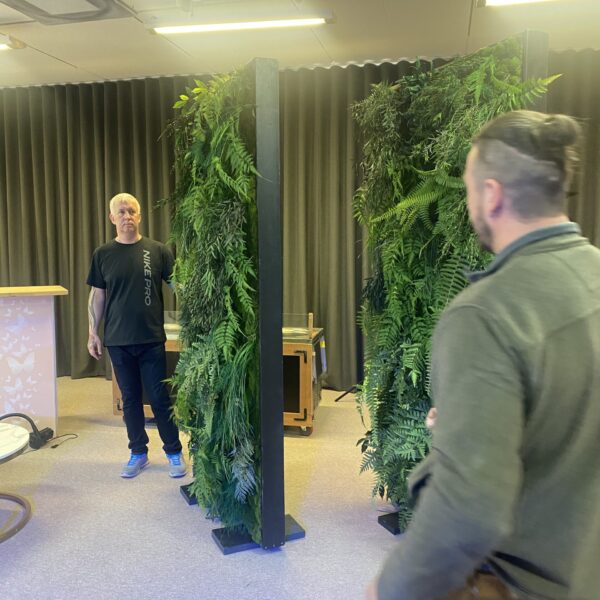 Forgreenerlife.com kunst ja säilitatud taimeseinade rent, puude ja kõrreliste rent, lilleseadete rent, Kunst kõrreline, rendisein, fotosein, Forgeenerlife, Eventech, Rendi puud, renditavad taimed, Forgreenerlife.com kunst ja säilitatud taimeseinade rent, puude ja kõrreliste rent, lilleseadete rent, Green4ever, ShiShi, kunstpuud, seinade rent, taustaseinad, fotoboks, logoga fotosein, messiboksikujundus, messiboks, rohesein, taimesein, samblasein, rendisein, peo kaunistuste rent, pulma rent, roheluse rent, Gardest, Hortes,Decorento, pulmakaunistuste rent, peo kaunistuste rent