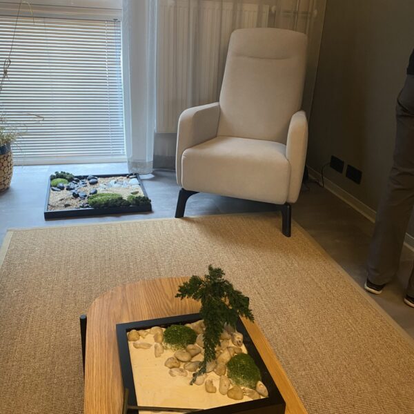 AFB4B30B-68CD-4CAA-8692-147611692962