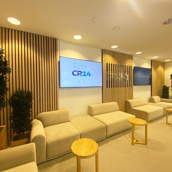 Akustiline paneel tammepuidust ribidega logo ja led valgusega