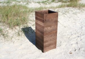 Tammepuidust kõrge lillekast